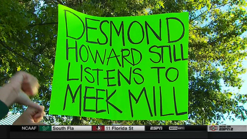 Illustration for article titled "I'm White": Your East Lansing College GameDay Sign Roundup